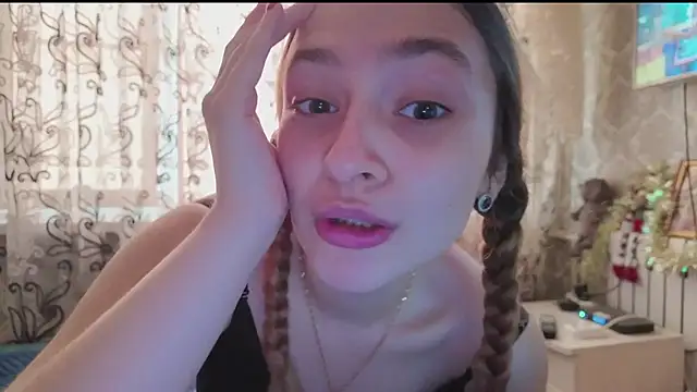 SweetLiaison online show from March 13, 5:36 am