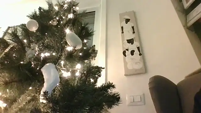 Snapshot of CuteDaddy92 chatting on December 16, 9:31 pm CuteDaddy92 online show from December 16, 9:31 pm