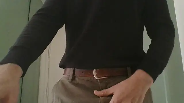 Snapshot of CuteDaddy92 chatting on February 10, 12:42 pm CuteDaddy92 online show from February 10, 12:42 pm