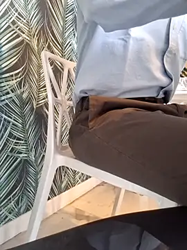 Snapshot of CuteDaddy92 chatting on February 12, 10:10 am CuteDaddy92 online show from February 12, 10:10 am