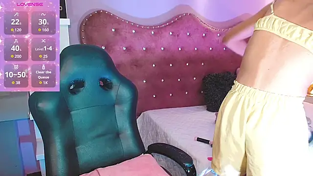 Snapshot of AnnaRouseQueen chatting on December 5, 3:59 am AnnaRouseQueen online show from December 5, 3:59 am