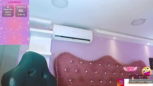 Snapshot of AnnaRouseQueen chatting on December 17, 4:07 am AnnaRouseQueen online show from December 17, 4:07 am