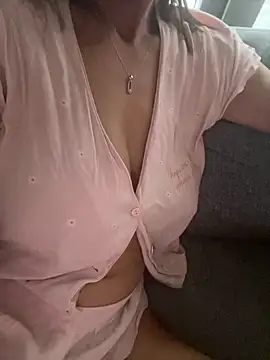 Snapshot of guneskuyucom chatting on November 9, 11:41 am guneskuyucom online show from November 9, 11:41 am