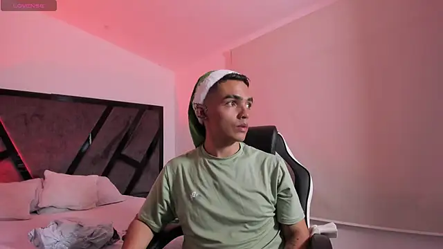 NicoKingg  online show from December 16, 4:17 am