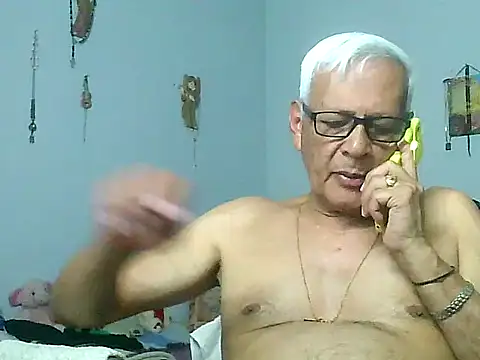 dirtysluttyfist online show from December 15, 7:18 pm