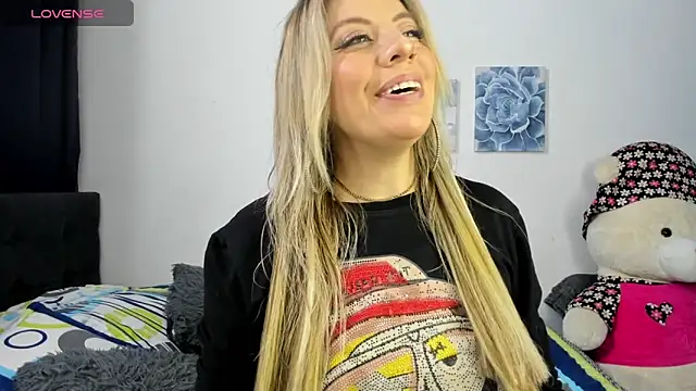ariannawil online show from May 24, 4:28 am