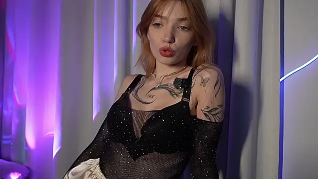 Snapshot of LinaaVelle chatting on May 24, 12:26 am LinaaVelle online show from May 24, 12:26 am
