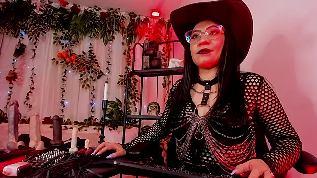 Halley Ravenn online show from April 15, 8:53 pm