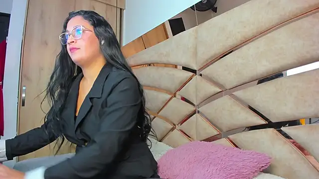 Snapshot of PARKERTHOMPSON chatting on December 21, 11:06 am PARKERTHOMPSON online show from December 21, 11:06 am