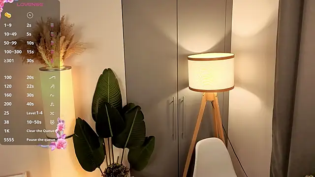 Snapshot of AdameShoyer chatting on December 1, 7:41 pm AdameShoyer online show from December 1, 7:41 pm