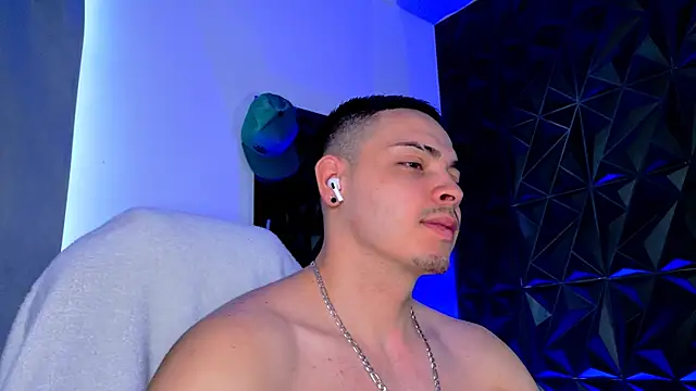 Maxwell Dupont online show from December 17, 2:45 pm