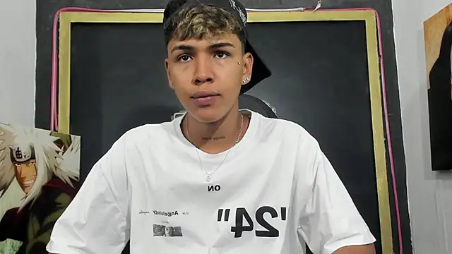 Timmy Kiing  online show from December 18, 9:32 pm