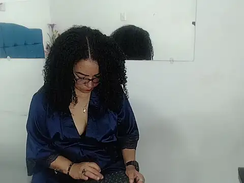 Snapshot of Karolayn_Giles chatting on November 13, 7:35 pm Karolayn Giles online show from November 13, 7:35 pm