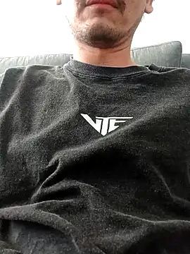 Snapshot of erosbiarg chatting on November 9, 10:13 am erosbiarg online show from November 9, 10:13 am