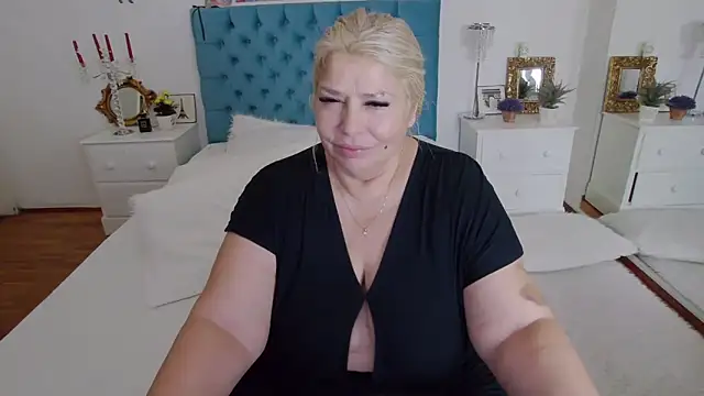 Snapshot of ByaStorm chatting on September 10, 6:35 am ByaStorm online show from September 10, 6:35 am