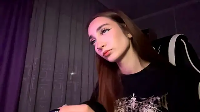 HollyPaw online show from November 8, 7:45 pm