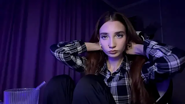 HollyPaw online show from November 21, 7:34 pm