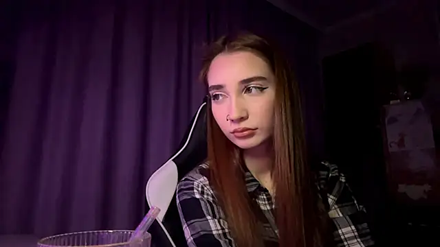 HollyPaw online show from November 25, 7:03 pm