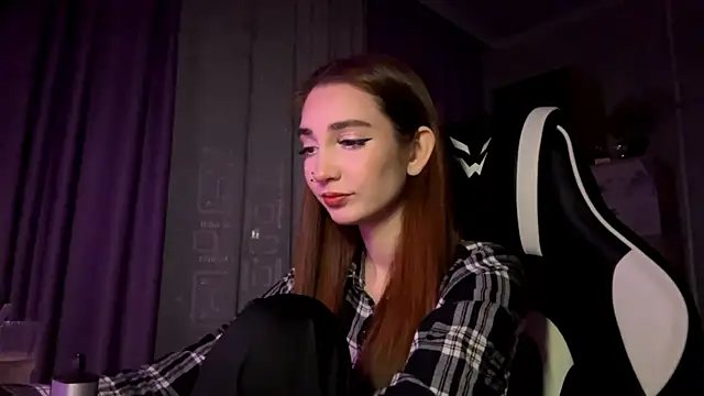 HollyPaw online show from November 30, 6:56 pm