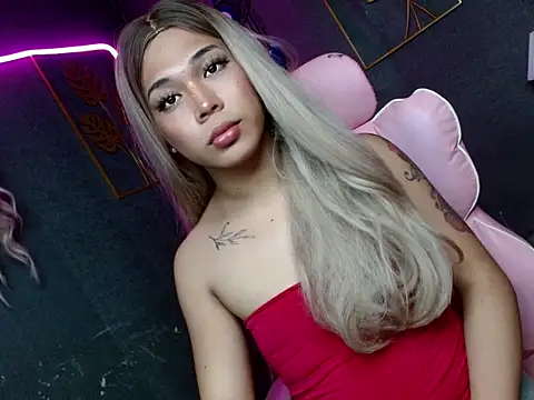 slutty lauraxxx online show from February 22, 1:42 pm