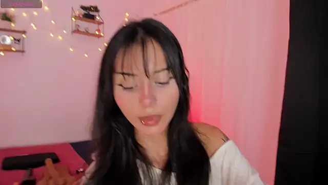 Snapshot of Tamara_Aluna_ chatting on July 8, 8:02 pm Tamara Aluna online show from July 8, 8:02 pm