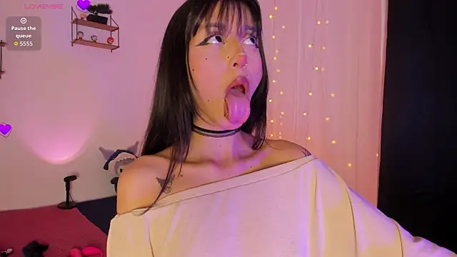 Snapshot of Tamara_Aluna_ chatting on August 2, 2:15 pm Tamara Aluna online show from August 2, 2:15 pm
