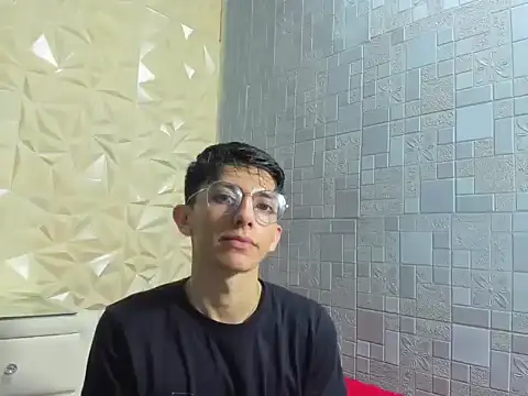 ElanGiraldo online show from February 3, 11:43 pm