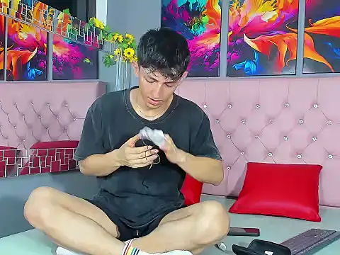 ElanGiraldo online show from February 6, 12:15 am