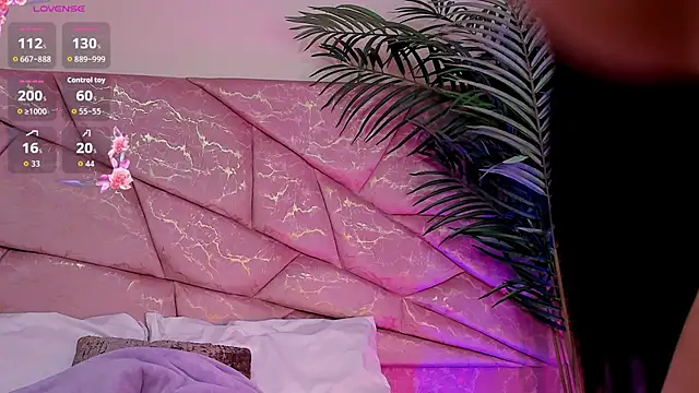  Naomi Fox  online show from December 23, 5:27 am