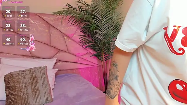  Naomi Fox  online show from January 7, 5:54 am