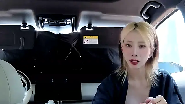 MoonVelour999 online show from April 11, 7:24 am