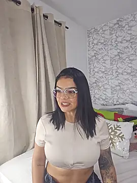 sofiaalarson online show from December 3, 12:51 am