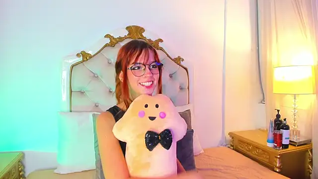 Snapshot of scarlett_smith_3 chatting on June 6, 2:05 am scarlett smith 3 online show from June 6, 2:05 am