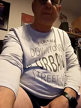 andy-1961 online show from November 9, 11:36 pm