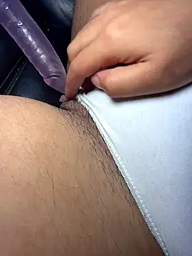 Snapshot of Couuple2004 chatting on November 14, 1:10 pm Couuple2004 online show from November 14, 1:10 pm