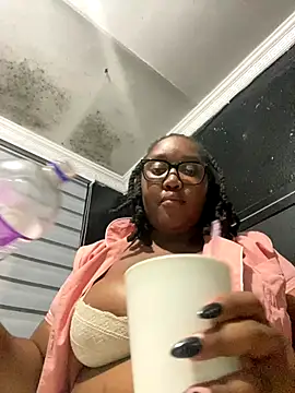 Snapshot of Your_dreadedhun chatting on November 9, 6:28 pm Your dreadedhun online show from November 9, 6:28 pm