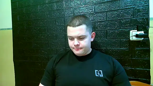 Snapshot of CuteButNaughty_ chatting on November 28, 7:38 pm CuteButNaughty online show from November 28, 7:38 pm