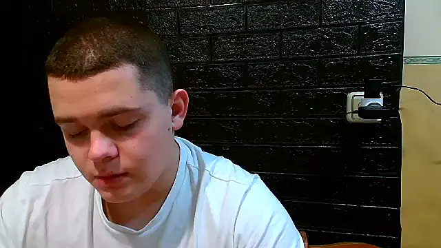 Snapshot of CuteButNaughty_ chatting on December 1, 9:09 pm CuteButNaughty online show from December 1, 9:09 pm