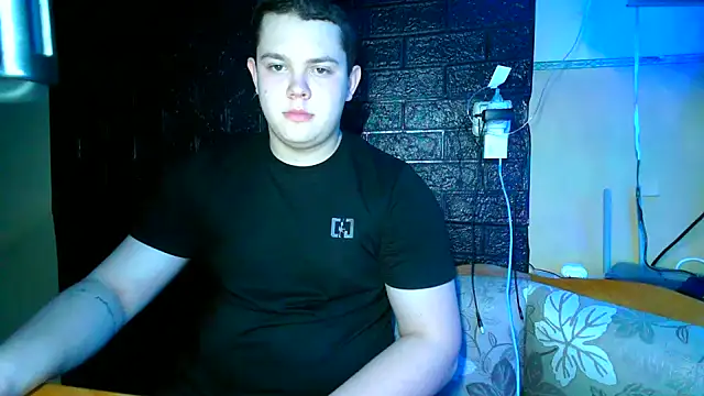 Snapshot of CuteButNaughty_ chatting on January 6, 9:29 pm CuteButNaughty online show from January 6, 9:29 pm