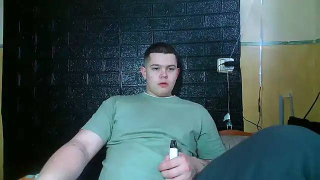 Snapshot of CuteButNaughty_ chatting on February 13, 2:24 pm CuteButNaughty online show from February 13, 2:24 pm
