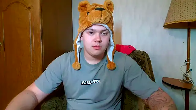 Snapshot of CuteButNaughty_ chatting on February 18, 8:16 pm CuteButNaughty online show from February 18, 8:16 pm