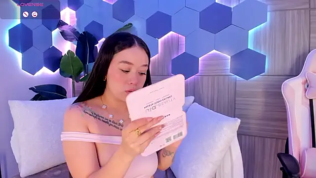 sofiaivanova online show from February 9, 3:43 am