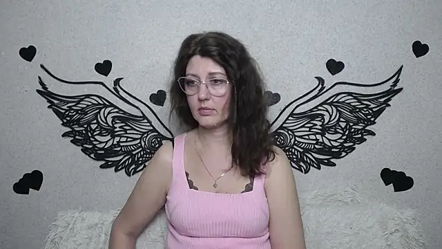Snapshot of RoseHille chatting on May 12, 5:10 pm RoseHille online show from May 12, 5:10 pm