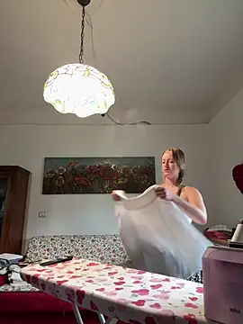 Snapshot of NaughtyAmore chatting on November 13, 2:49 pm NaughtyAmore online show from November 13, 2:49 pm