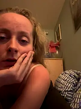 Snapshot of NaughtyAmore chatting on December 1, 9:31 pm NaughtyAmore online show from December 1, 9:31 pm