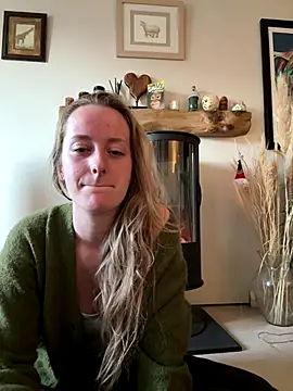 Snapshot of NaughtyAmore chatting on December 5, 10:02 am NaughtyAmore online show from December 5, 10:02 am