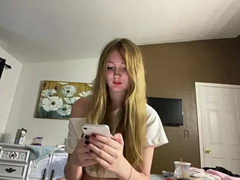 Kayluvs88 online show from August 1, 11:14 pm
