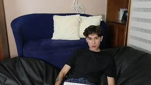 Snapshot of Derekswan chatting on November 11, 11:38 pm Derekswan online show from November 11, 11:38 pm