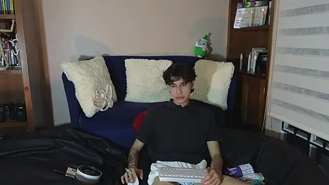 Snapshot of Derekswan chatting on December 21, 12:07 am Derekswan online show from December 21, 12:07 am