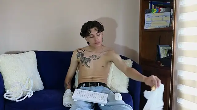 Snapshot of Derekswan chatting on January 15, 9:29 pm Derekswan online show from January 15, 9:29 pm